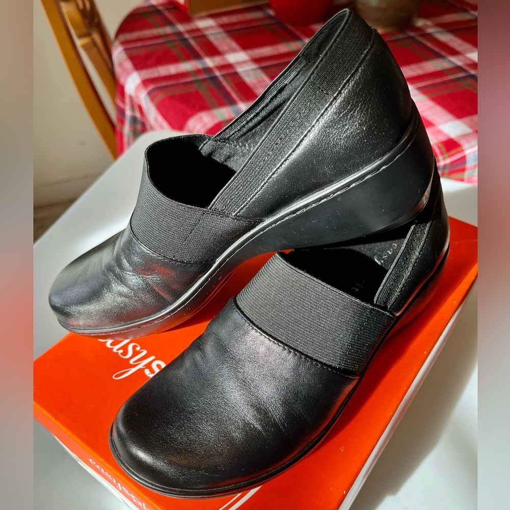 EASY SPIRIT ESDILLONA LADIES SIZE 6 BLACK SLIP ON CASUAL LEATHER SHOES VGC